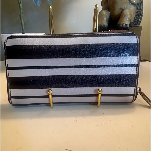 Tory Burch large zip around wallet. - Picture 7 of 12